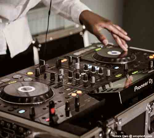 DJ Abiball Event Hochzeit Rostock Schwerin Hochzeits DJ Abiball #DJRostock #DJMecklenburgVorpommern #DJStralsund #HochzeitsDJ #DJHochzeit #DJRostock #DJSchwerin #DJWismar #DJGüstrow #Hochzeitsplanung #HochzeitMV